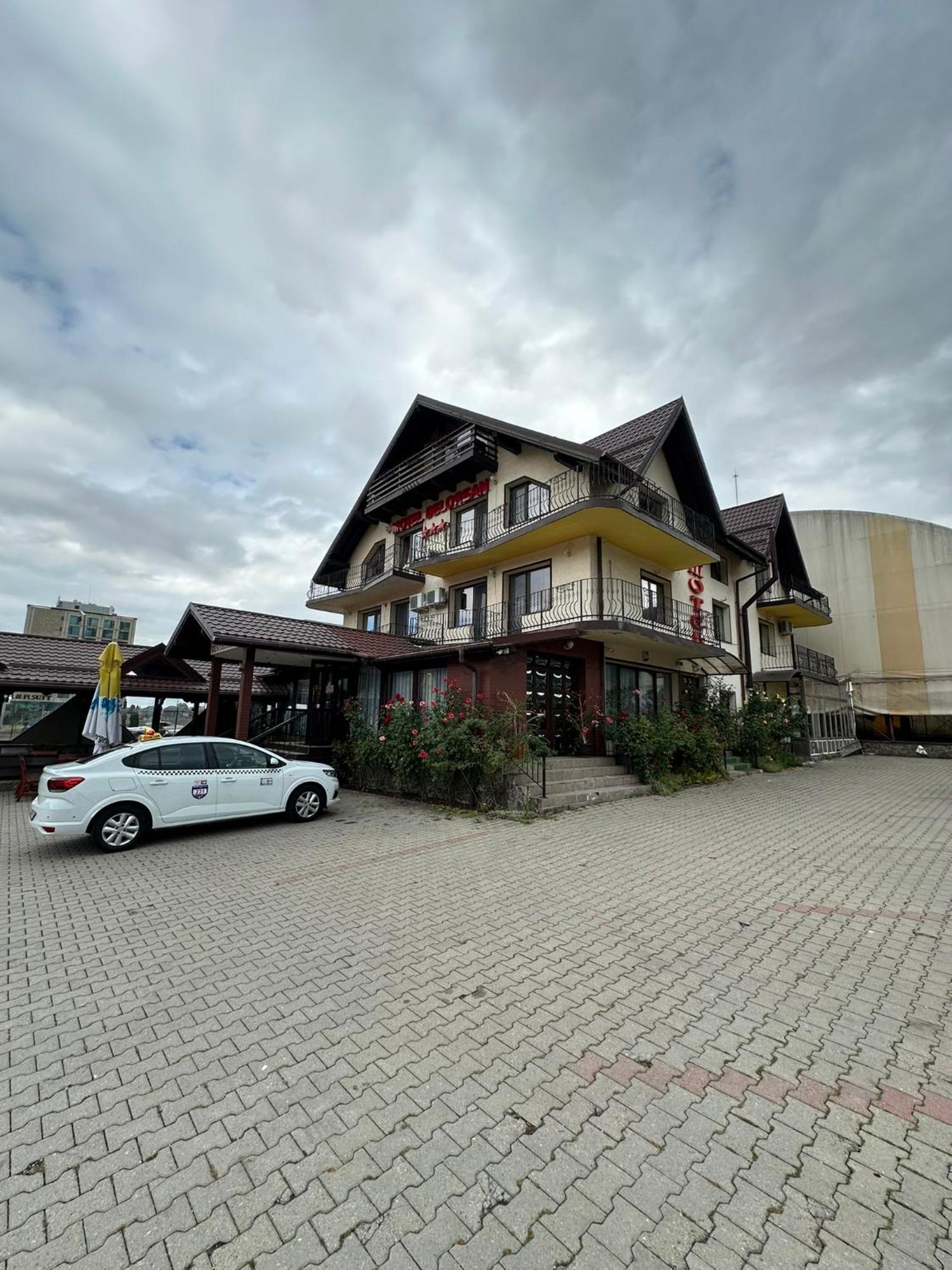 Restaurant Motel Dolorean Săcele Εξωτερικό φωτογραφία