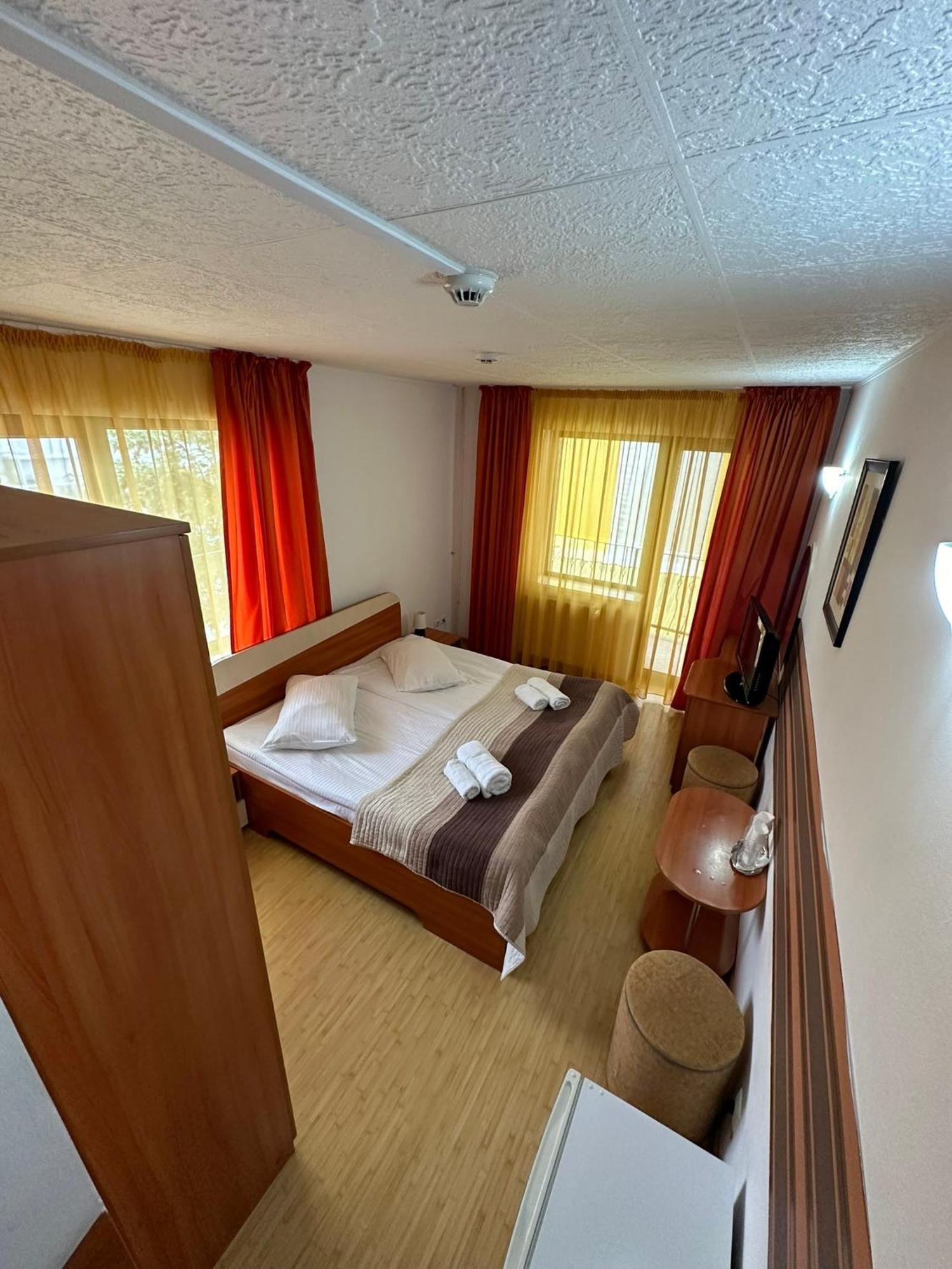 Restaurant Motel Dolorean Săcele Εξωτερικό φωτογραφία
