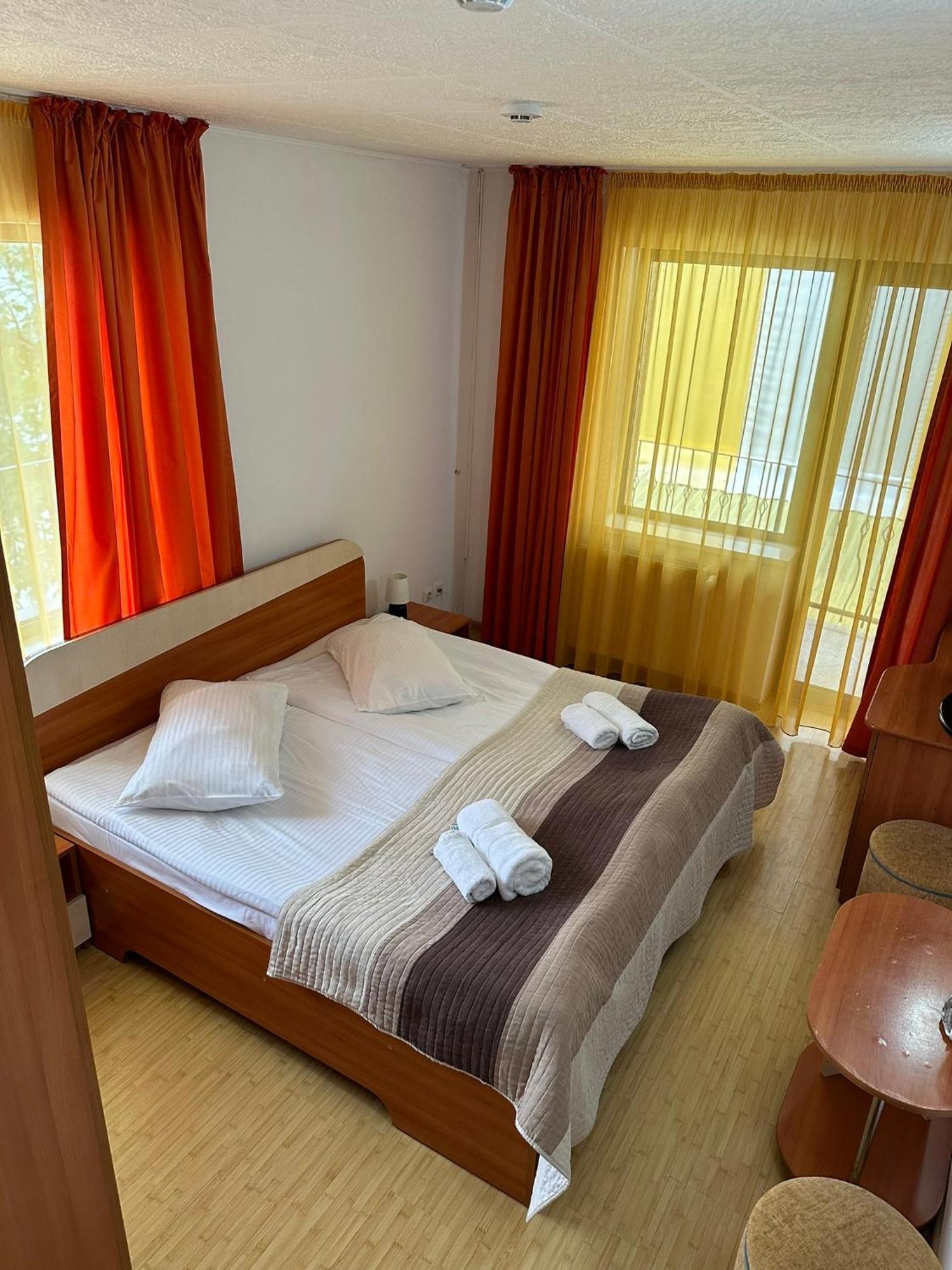 Restaurant Motel Dolorean Săcele Εξωτερικό φωτογραφία